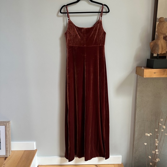 Revelry Skye Velvet Dress in Terracotta - Picture 6 of 6